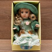Кукла фарфоровая 20см. в коробке 8006,3